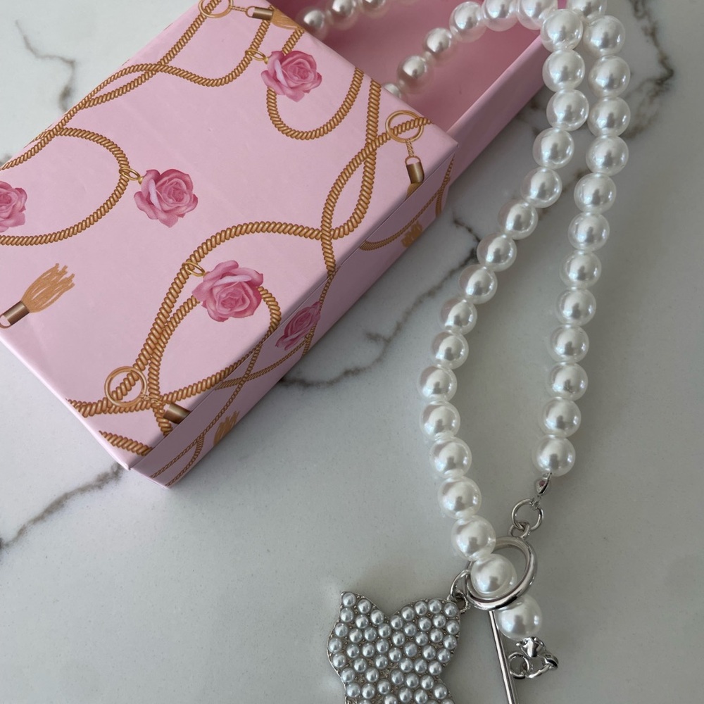 Charming women’s Pearl Necklace with Ivy Pendant - Picture 2 of 3